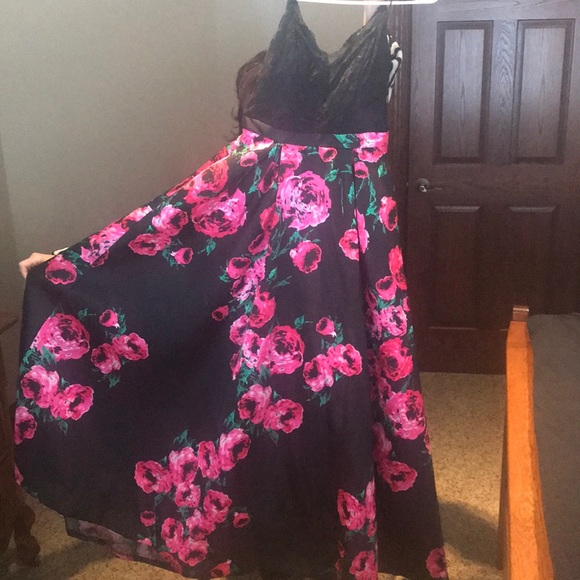 BeeDarlin Brand: Floral and black lacy prom dress! - Picture 6 of 8